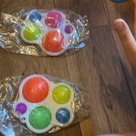 Fidgets - Picture 6 of 7